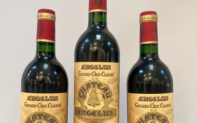Château L'ANGELUS 1992 - 1er Grand cru classé SAINT-EMILION. 3 bouteilles. (Etiquettes légèrement marquées).