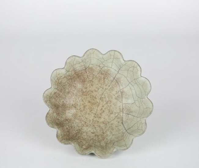 Chinese porcelain with natural cracks, Song Dynasty