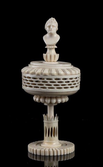 Coupe en ivoire française - 19ème siècleCoupe en ivoire sculpté d'éléphant (Loxodonta africana Blumenbach, 1797...