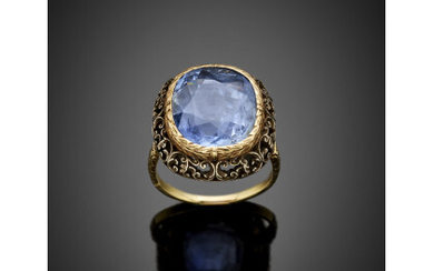 Cushion ct. 13 circa sapphire silver and gold chiseled ring, g 10.07 circa size 19/59.