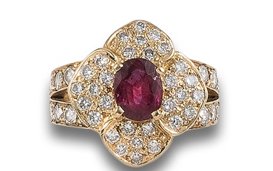 DIAMONDS AND RUBY FLOWER RING, IN YELLOW GOLD