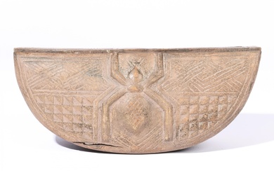 D.R. Congo, Kuba, cosmetics lidded box, the lid ornamented with a spider