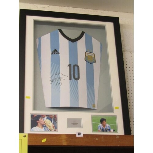 FOOTBALL, framed signed Diego Maradona, Argentina shirt