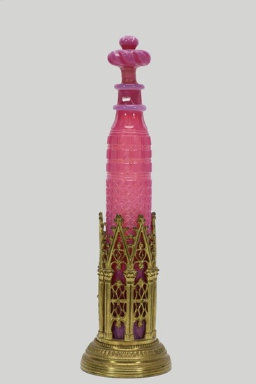 Flacon à la cathédrale en opaline de cristal taill…