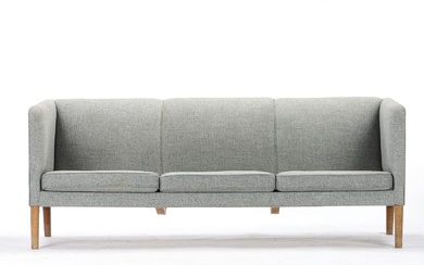 Hans J. Wegner. Three-person sofa, model AP18S