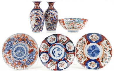 Japanese Imari porcelain including a pair of vases hand pain...