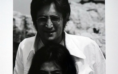 John Lennon et Yoko Ono, Cannes 1971 tirage sur papier Baryta, format 49x39 cm signé...