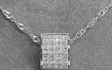 Joli pendentif moderne serti par 24 diamants taille princes en serti invisible pour 1 c...