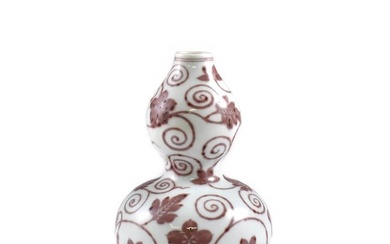 KANGXI RED & WHITE SCROLLING FLORAL DOUBLE GOURD VASE