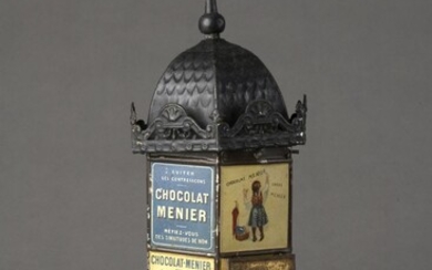 KIOSQUE MENIER, 1900, distributeur de chocolats,... - Lot 22 - Crait + Müller