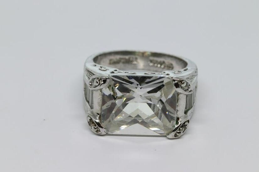 Ladies 925 Silver Ring.