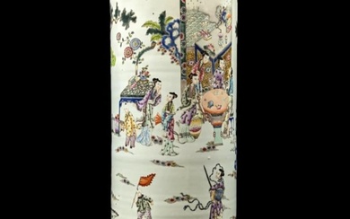 Large 19th Century Chinese Famille Rose Porcelain Vase With Figures
