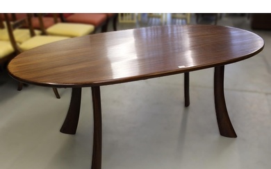 Mid 20th Century mahogany oval dining table on stylised outs...