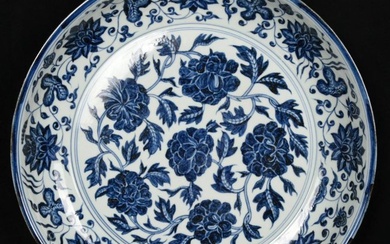 Ming Yongle blue and white lotus and peony flower pattern plate