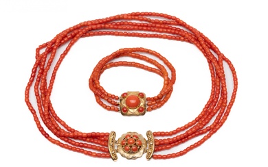Modern collier en armband van bloedkoraal.