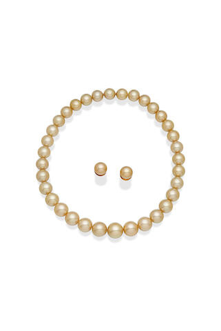 PASPALEY | A CULTURED PEARL NECKLACE AND EARRING SUITE