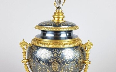 POT COUVERT Napoleon III after Christofle, tripod in gilt bronze...