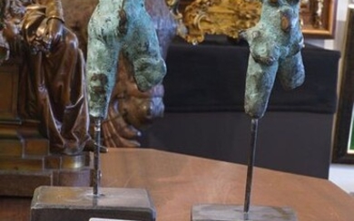 Pair of bronze sculptures on stone base, h. 9 and 12 cm (2x)