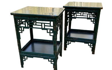 Paire de tables bout de canapé en bambou peint en polychromie de vert, les pieds...