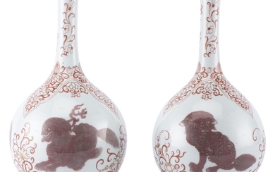 Paire de vases soliflores en porcelaine de Chine, époque Kangxi