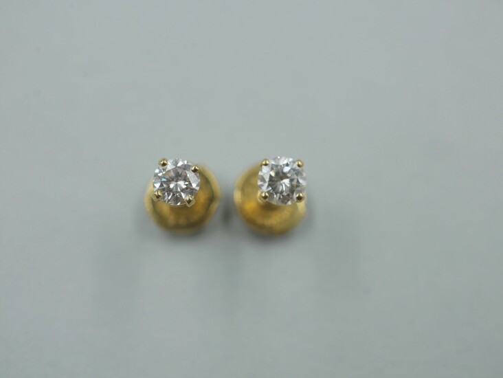 Puces d'oreilles en or jaune 18k et diamants... - Lot 22 - Copages Auction Paris