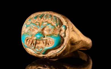 ROMAN GOLD RING WITH CAMEO OF A GORGON
