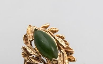 Ring in 18K yellow gold with an oval...