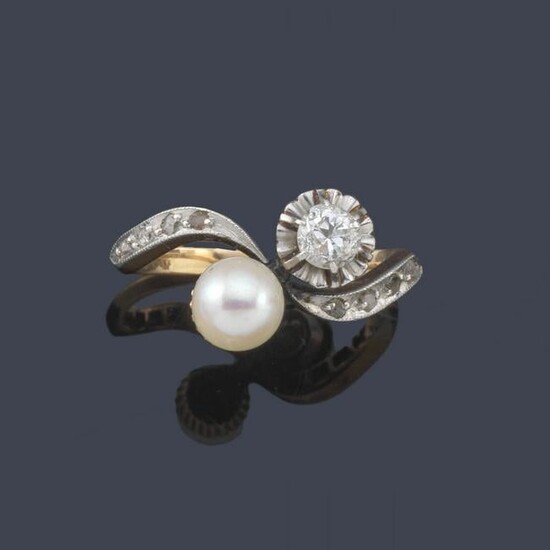 Ring 'you and me' with pearl and brilliant approx. 0.20