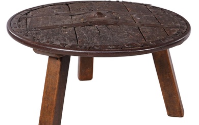 (-), Brutalisme ronde salontafel, gemaakt van een Spaans...