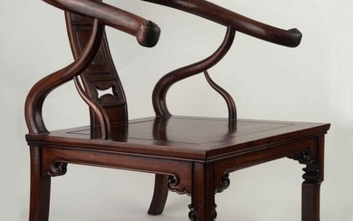 红酸枝圈椅 二十世纪 Rosewood armchair, 20th century. H 76cm, W...