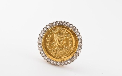 *Round two-gold 750 °/°° round brooch decorated with a Leon...