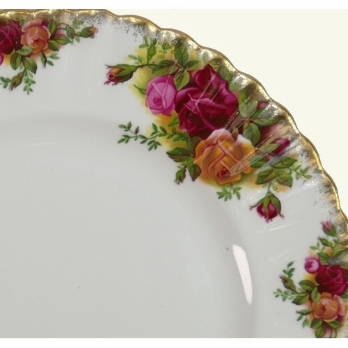 Royal Albert Old Country Roses dinner & tea ware: To include...