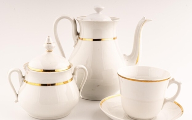 Service de café Ginori début du 20e siècle en porcelaine blanc-or composé de 12 tasses...