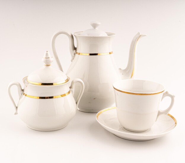 Service de café Ginori début du 20e siècle en porcelaine blanc-or composé de 12 tasses...