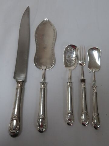 Set of silver and silver-filled cutlery: carving knife, 3 hors d'oeuvres place settings, cake shovel. Same model. Gross weight : 402 g