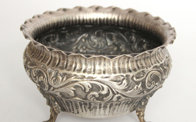 Silver dish on legs Silver, 800 proof. Weight 339 g, 10.5x6 cm
