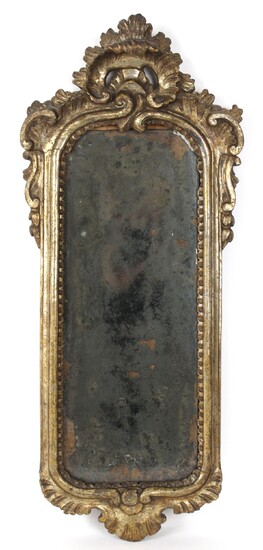 Specchiera in legno intagliato e dorato, cornice e cimasa scolpite a motivi vegetali, cm 63x27, XVIII secolo