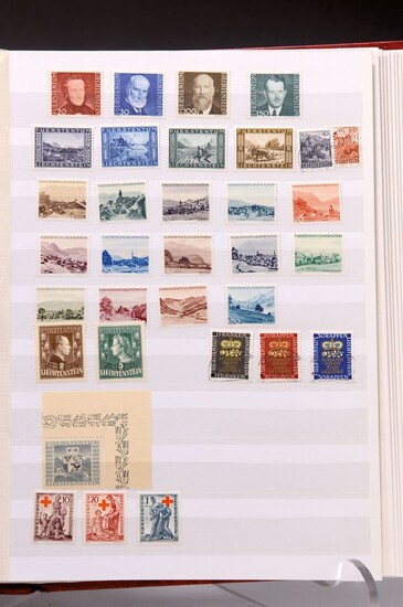 Stamp collection Liechtenstein up to 1957, focus 1922-1935,...