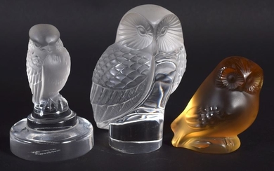 THREE FRENCH LALIQUE GLASS OWLS. Largest 9.25 cm high.
