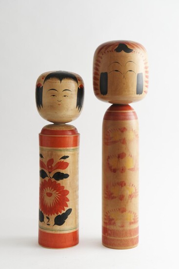 TWO LARGE VINTAGE WOODEN JAPANESE HAND PAINTED KOKESHI DOLLS, THE TALLEST 53 CM HIGH, LEONARD JOEL LOCAL DELIVERY SIZE: SMALL
