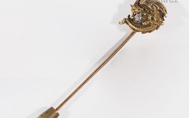 Tie pin in yellow gold, with a chased decoration of...