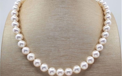 Top grade AAA 9x9.5mm Akoya Pearls - 14 kt. White gold