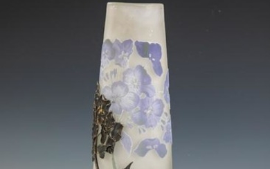 Vase mit Hortensie und Silbermontierung