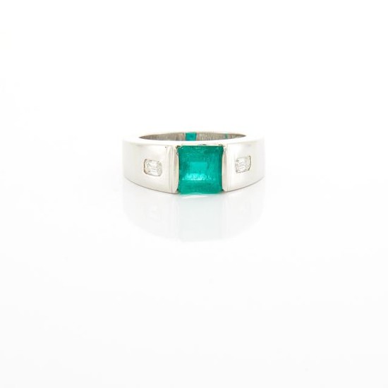 White Gold, Emerald and Diamond Gypsy Ring