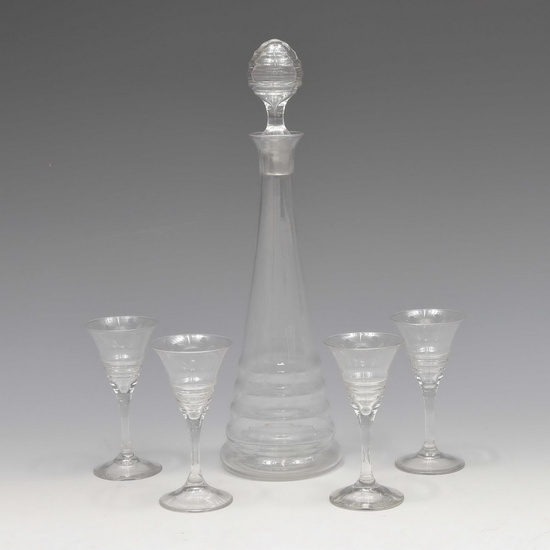 Wine decanter with 4 wine glasses (height 9,8 cm) of...