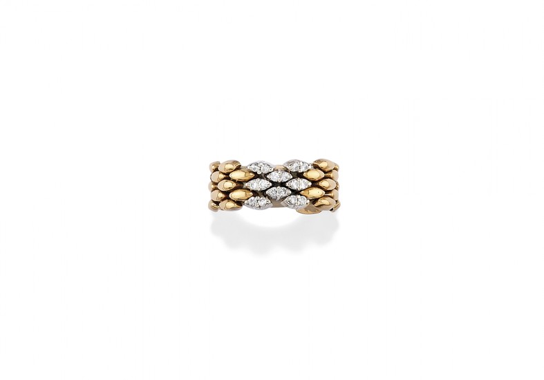 YELLOW GOLD AND DIAMOND RING