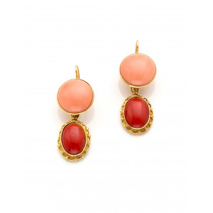 Yellow gold pendant earrings with cabochon red and pink coral, detachable pendant, g 15.19 circa, length cm 4.80 circa. This...