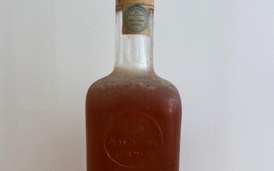 1 bouteille RHUM SAINT-JAMES (Rhum des plantations Antilles) (Mise en bouteille estimée : 1940/1950) (niveau...
