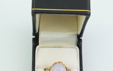 14K YELLOW GOLD, AMETHYST AND LAVENDER JADE CABOCHON RING. Oval...