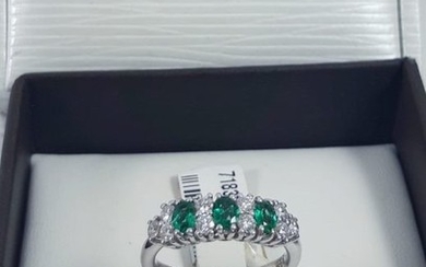 18 kt. White gold - Ring - 0.41 ct Emerald - Diamonds